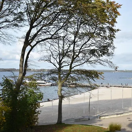 Strandblick Mit Strandkorb & Fahrraedern * Gluecksburg